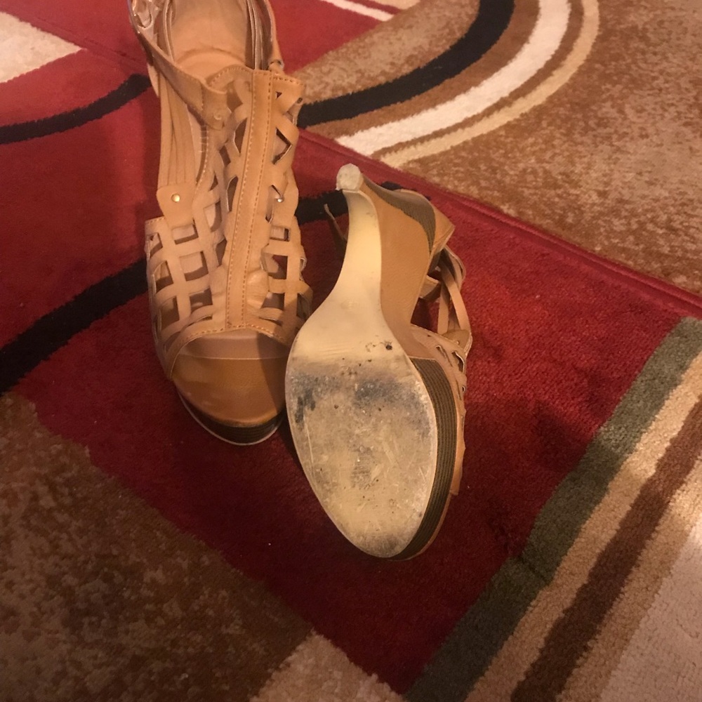 Heels - Picture 3 of 3